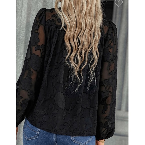 Black Floral Modern Lace Chic Blouse - Picture 4 of 8